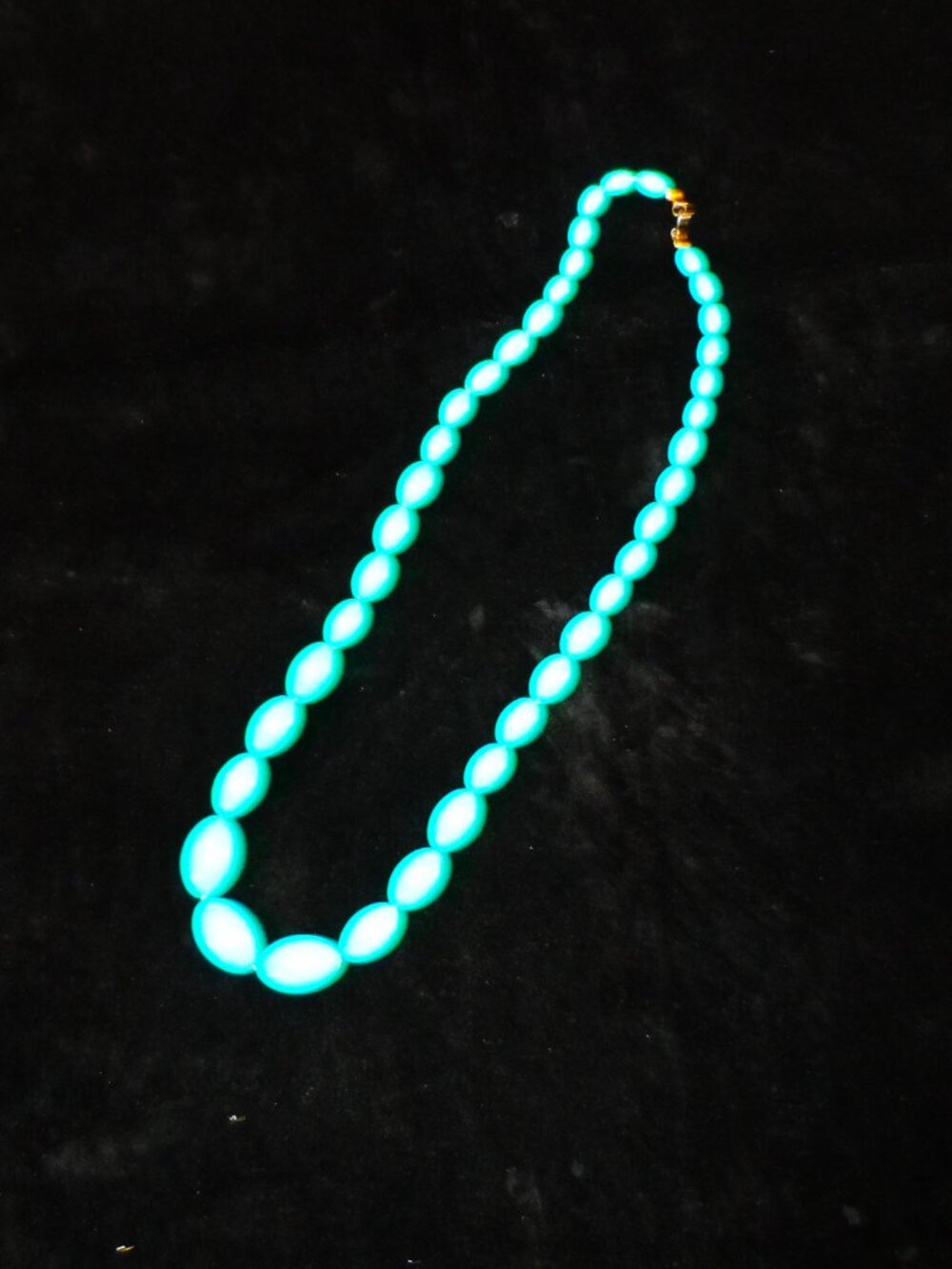 vintage teal green plastic bead necklace